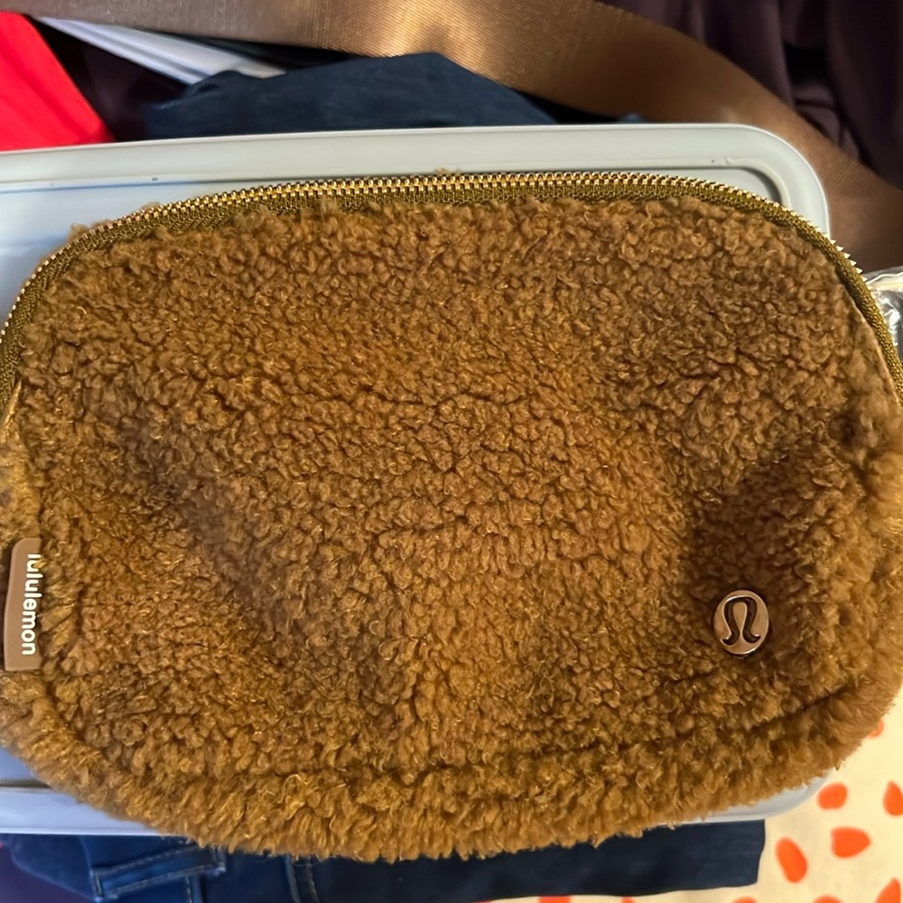 Lululemon everywhere belt bag Fleece NWT